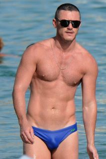MAVRIXONLINE.COM - WORLDWIDE GREECE OUT - NO WEB USE UNTIL TUESDAY AM- EXCLUSIVE!! POOL SET MAVRIXONLINE/LOOKPRESS Welsh actor Luke Evans spotted on Mykonos island. Evans was spotted spending some time at the beach with an unknown man who seems to be his boyfriend. 6th September, 2015. Fees must be agreed prior to publication. Byline, credit, TV usage, web usage or linkback must read MAVRIXONLINE/LOOKPRESS. Failure to byline correctly will incur double the agreed fee. Tel: +1 305 542 9275.